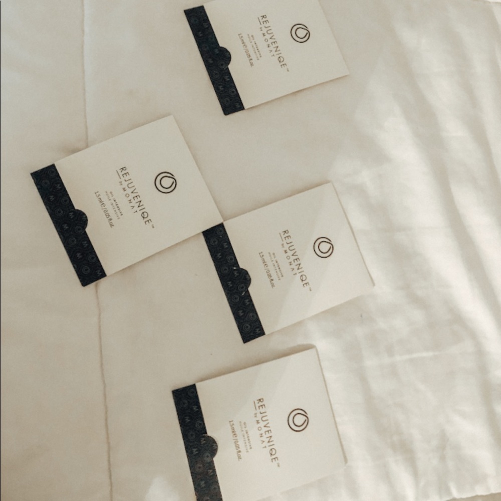 Monat rejuvinique oil